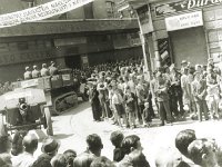 Zagreb, 9. svibnja 1945. godine. Vojna parada partizanskih jedinica na uglu Draškovićeve i Jurišićeve ulice.jpg